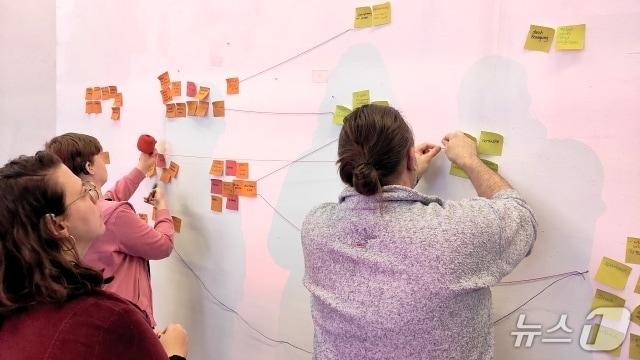 본문 이미지 - 감각 너머 포럼 &#39;서로가 서로를&#39; &#40;제공 참여 사진작가 마르코 도나룸마&#41;