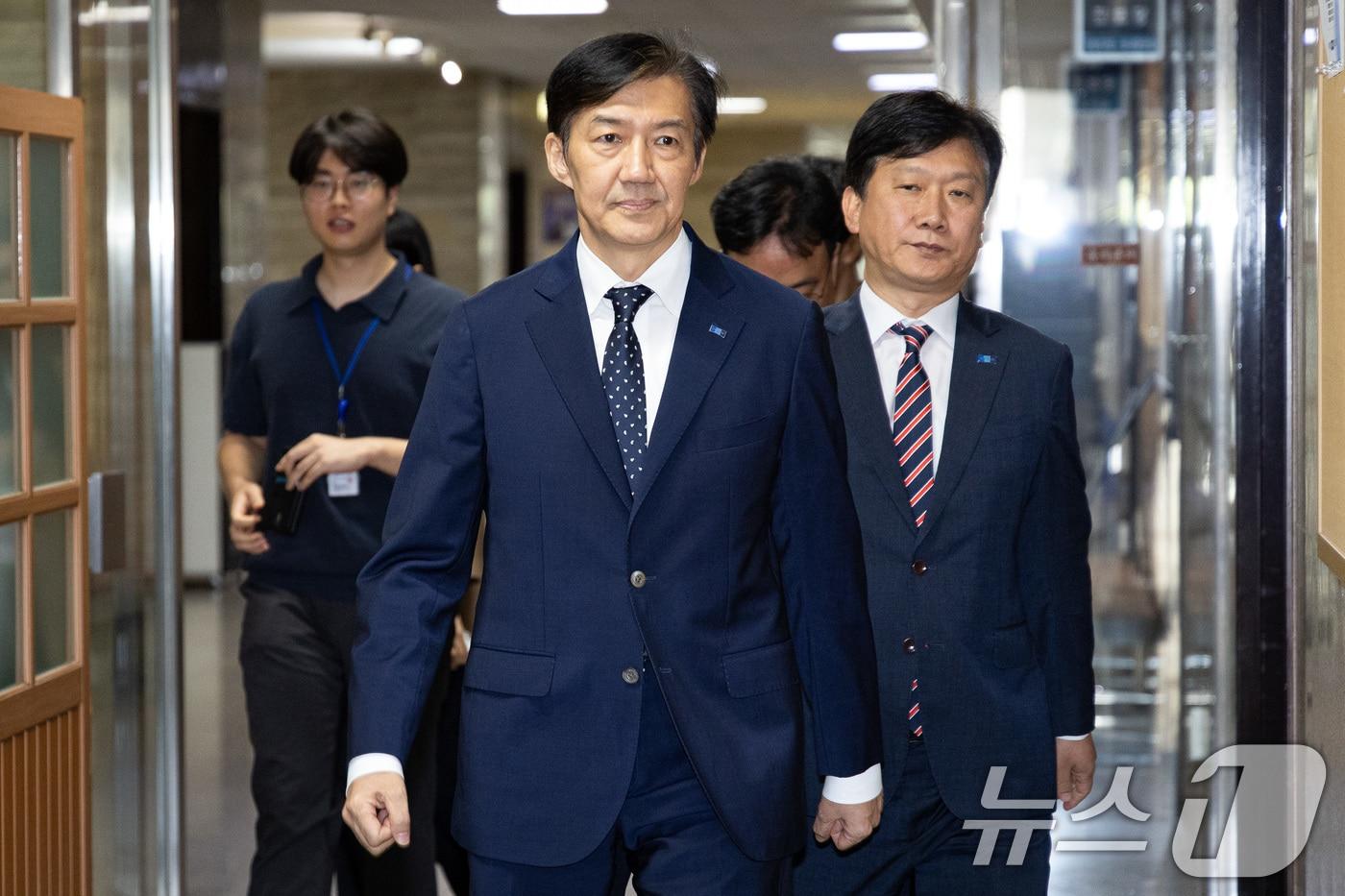 조국 조국혁신당 비상대책위원장이 15일 서울 여의도 국회에서 열린 첫 비상대책위원회의에 앞서 당대표실로 들어서고 있다. 2025.9.15/뉴스1 ⓒ News1 유승관 기자