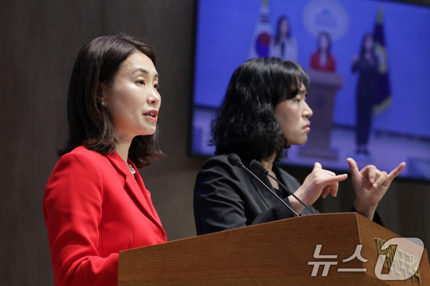 김소희 국민의힘 의원이 15일 오전 서울 여의도 국회 소통관에서 고(故) 오요안나 MBC 기상캐스터 관련 MBC 특별근로감독 재조사 촉구 기자회견을 하고 있다. 2025.9.15/뉴스1 ⓒ News1 신웅수 기자