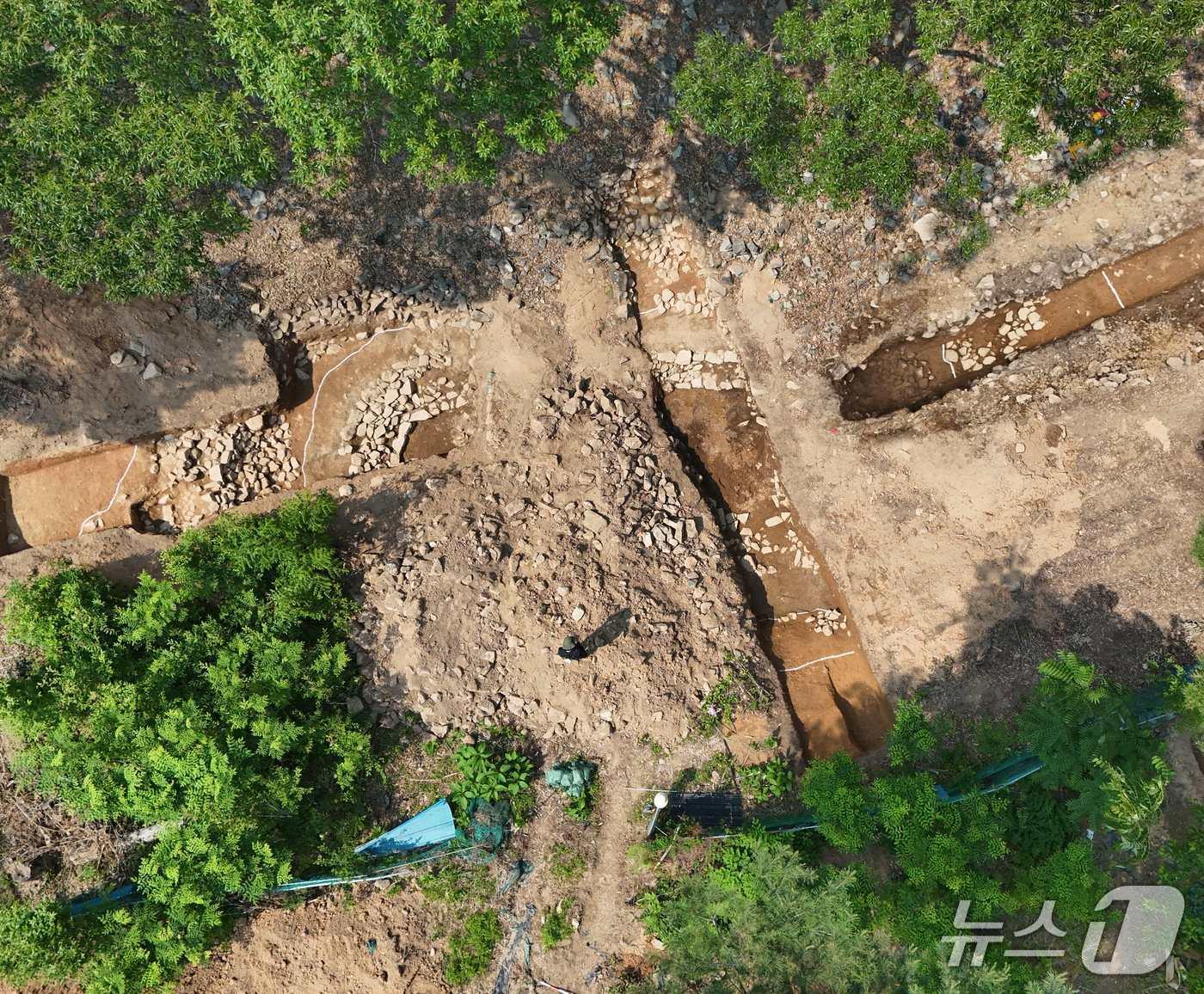 본문 이미지 - 우불산성 시굴구간 내 집수지 전경.(양산시 제공. 재판매 및 DB금지)