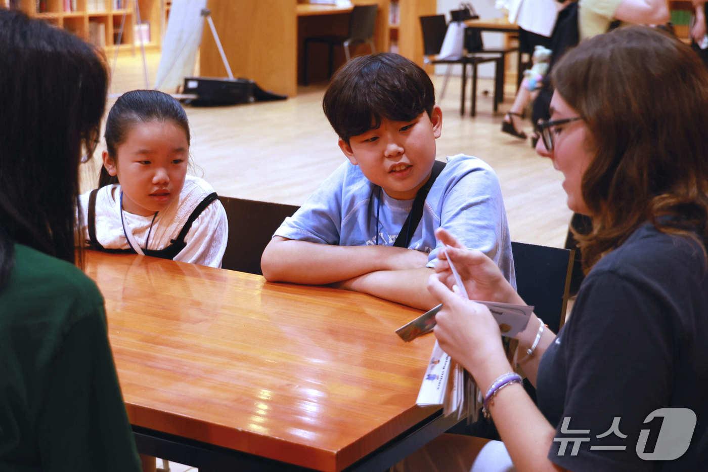 '영어 동화작가 되기 원데이클래스' 수업의 한 장면.(웅진컴퍼스 제공)