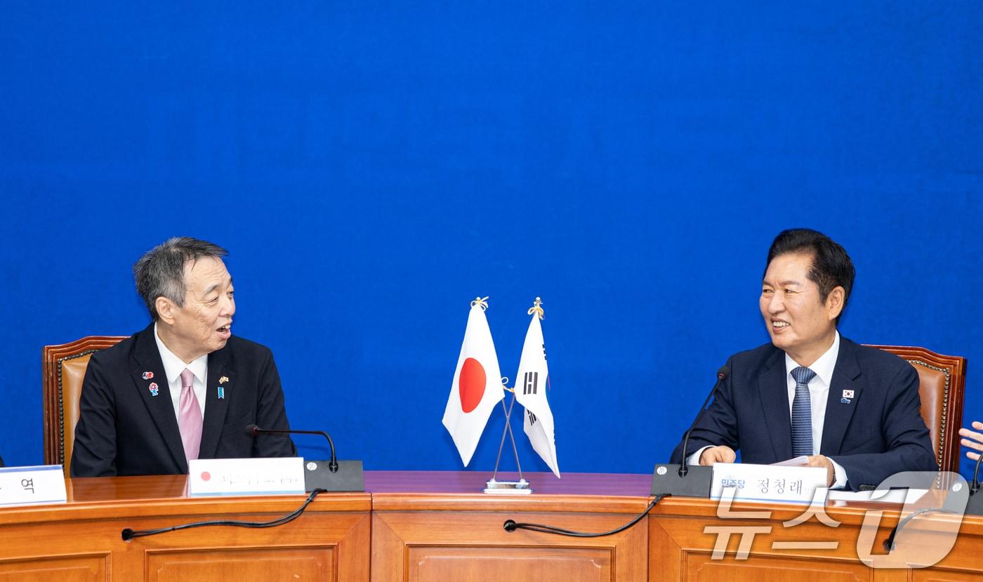 정청래 더불어민주당 대표가 15일 서울 여의도 국회에서 미즈시마 고이치 주한일본대사를 접견하고 있다. 2025.9.15/뉴스1 ⓒ News1 이승배 기자