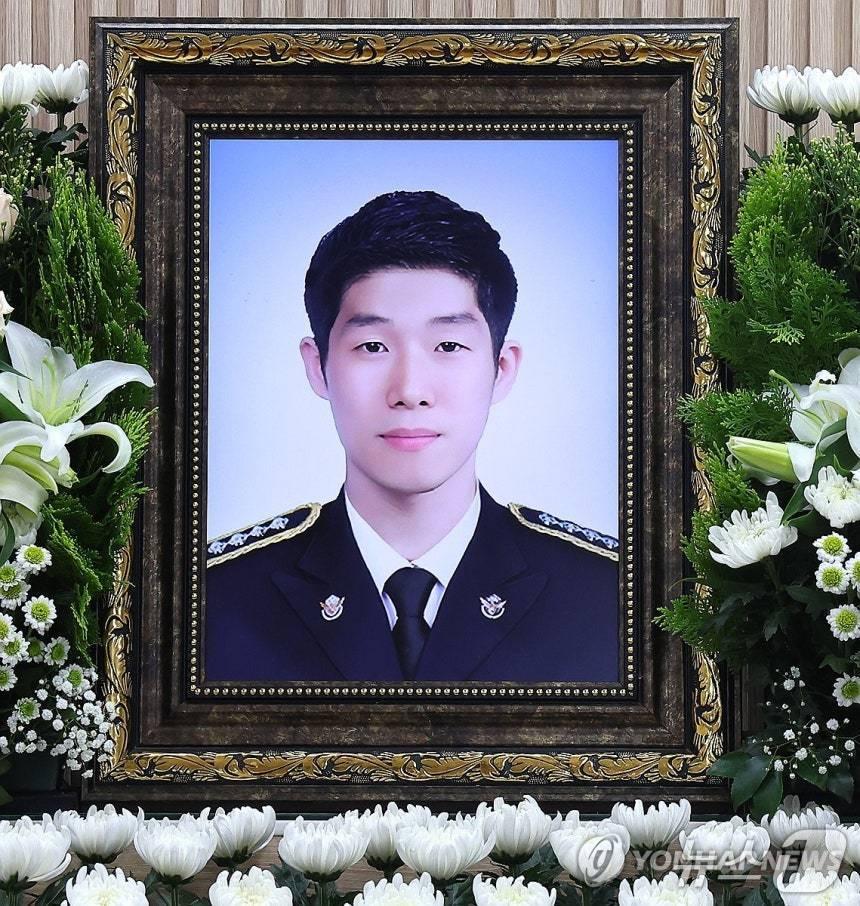 본문 이미지 - 대전대가 故 의인 이재석 경사(대전대 경찰학과 10학번)의 숭고한 희생정신을 기리고자 교내 인문사회관에 분향소를 마련했다.(대전대 제공.재판매 및 DB 금지)/뉴스1 