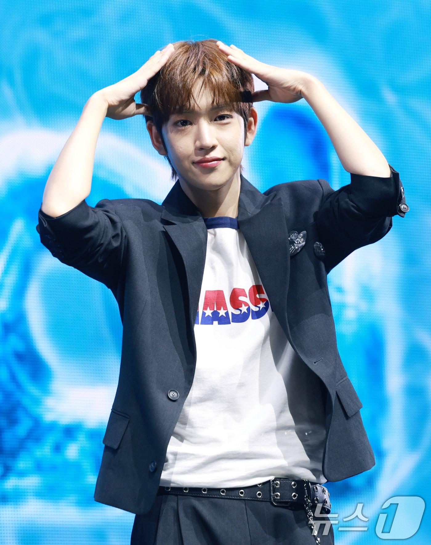 본문 이미지 - 그룹 아이딧(IDID)의 김민재가 15일 서울 광진구 예스24 라이브홀에서 열린 첫 번째 미니 앨범 '아이 디드 잇.'(I did it.) 발매 쇼케이스에서 포즈를 취하고 있다. 2025.9.15/뉴스1 ⓒ News1 권현진 기자