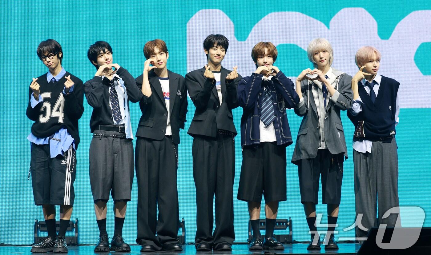 그룹 아이딧&#40;IDID&#41;의 박성현&#40;왼쪽부터&#41;과 백준혁, 김민재, 장용훈, 정세민, 박원빈, 추유찬 ⓒ News1 권현진 기자