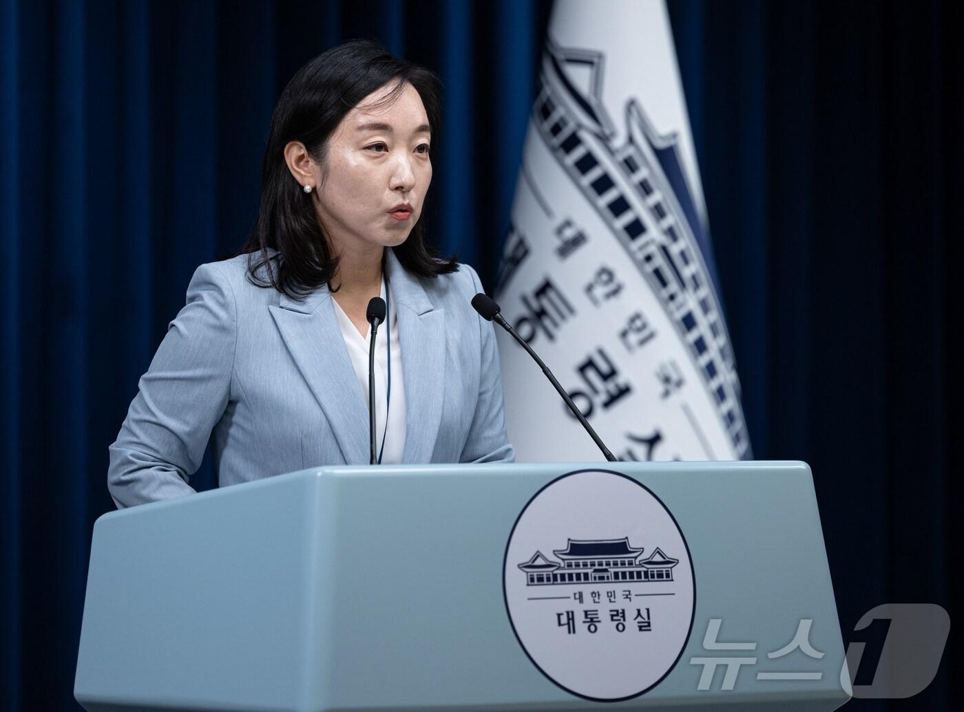본문 이미지 - 전은수 대통령실 부대변인이 15일 서울 용산 대통령실 청사에서 비서실장 주재 수석보좌관회의 관련 브리핑을 하고 있다. 2025.9.15/뉴스1 ⓒ News1 이재명 기자
