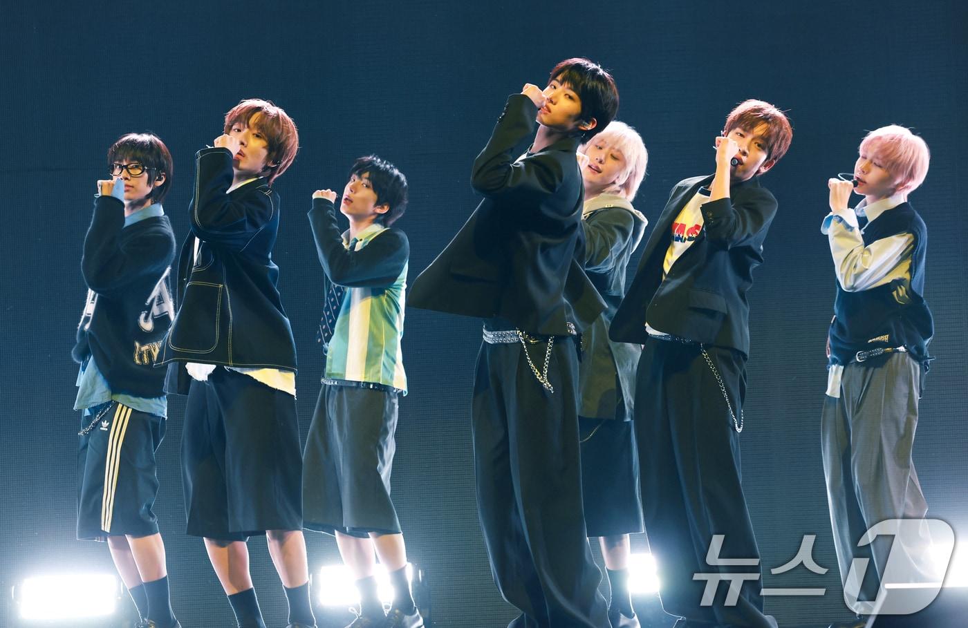 그룹 아이딧(IDID)이 15일 서울 광진구 예스24 라이브홀에서 열린 첫 번째 미니 앨범 '아이 디드 잇.'(I did it.) 발매 쇼케이스에서 신곡을 열창하고 있다. 2025.9.15/뉴스1 ⓒ News1 권현진 기자