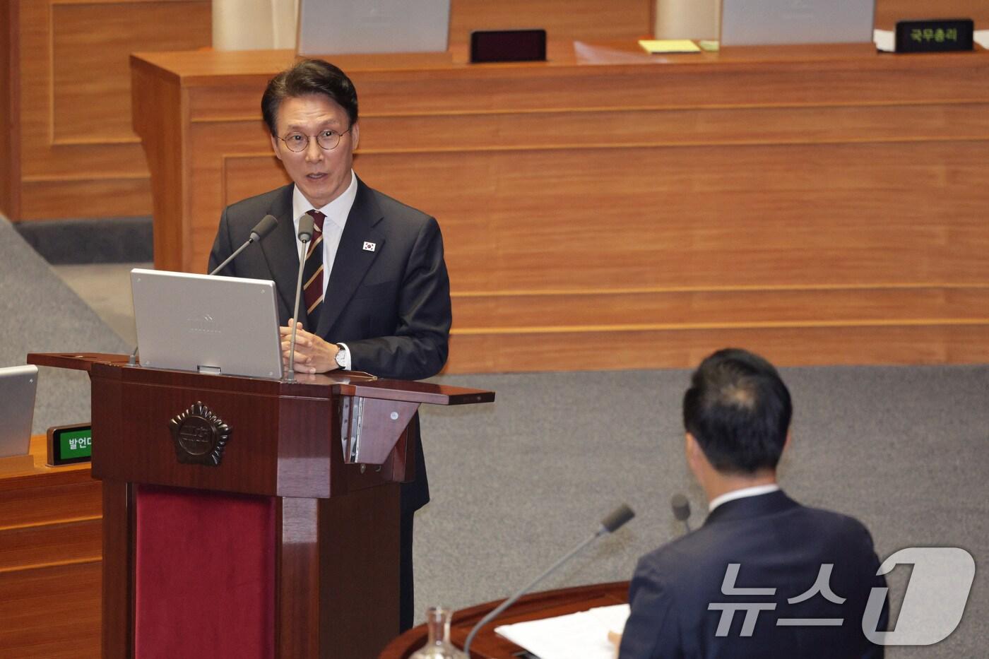 김민석 국무총리가 15일 오후 서울 여의도 국회에서 열린 제429회국회&#40;정기회&#41; 제5차 본회의 정치에 관한 질문에서 박성준 더불어민주당 의원의 질의에 답변하고 있다. 2025.9.15/뉴스1 ⓒ News1 신웅수 기자