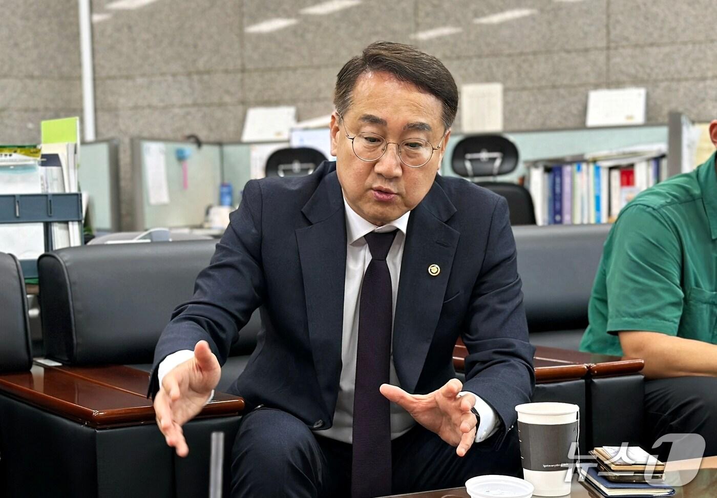 김인호 산림청장은 15일 "봄철 대형 산불 시기 산림청이 초기 진압부터 주도적으로 대응하는 체계를 구축하고 있다"고 밝혔다. /뉴스1 