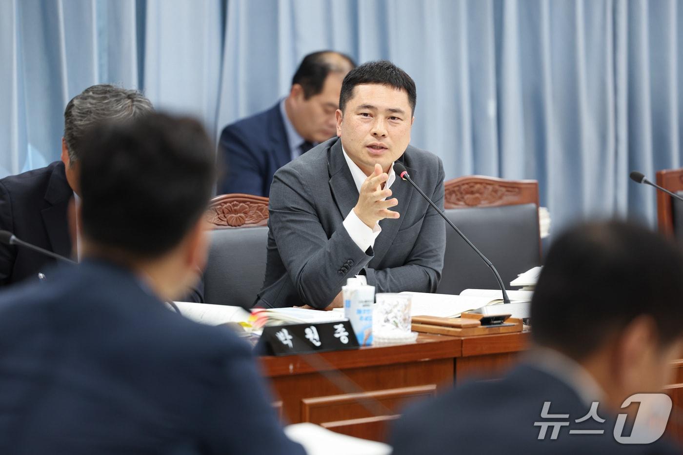 임형석 전남도의원이 전남도교육청의 업무보고 자리에서 질의하고 있다.&#40;전남도의회 제공, 재판매 및 DB금지&#41;/뉴스1 