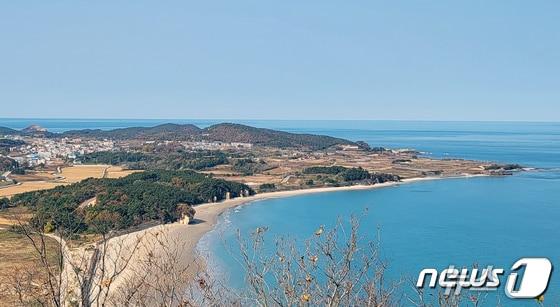 본문 이미지 - 인천시 옹진군 백령도 끝섬전망대에서 바라본 백령도(독자 제공.재판매 및 DB금지)