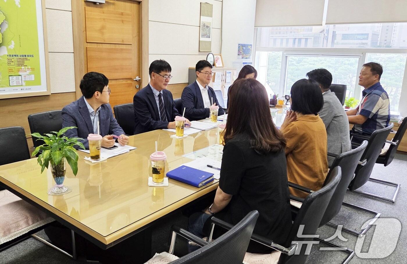 광주시와 대구시가 15일 광주시청에서 실무회의를 열고 달빛동맹 공동 협력과제 발굴과 향후 추진 방향을 논의하고 있다.&#40;광주시 제공. 재판매 및 DB 금지&#41; 