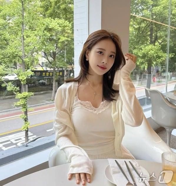 본문 이미지 - 모델 겸 유튜버 아옳이 &#40;인스타그램 캡처&#41; 뉴스1ⓒ news1