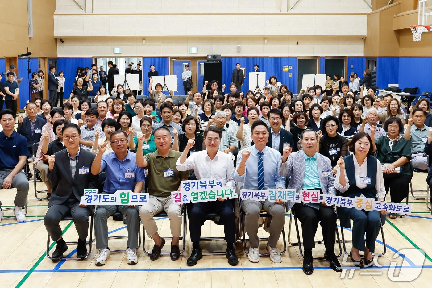 김동연 경기도지사가 15일 경기북부 민생경제 현장투어를 진행한 모습. &#40;경기도 제공. 재판매 및 DB금지&#41;