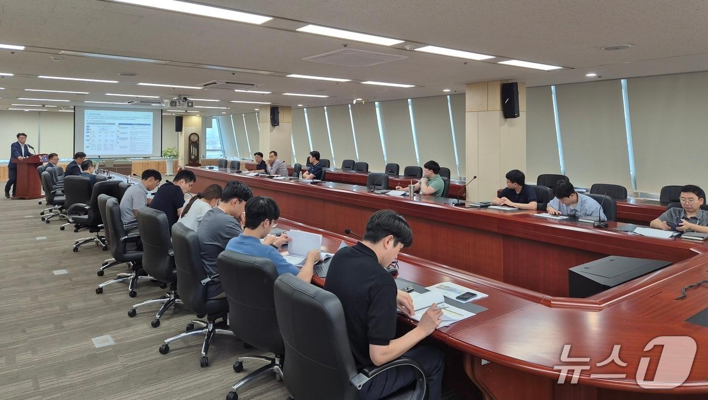 여수광양항만공사가  2035 중장기 경영전략 고도화 착수 보고회&#39;를 개최했다&#40;여수광양항만공사 제공&#41;