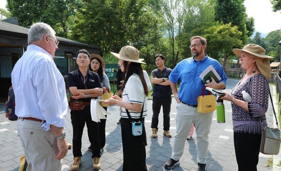 본문 이미지 - 서울동물원 방사장 점검&#40;서울시 제공&#41;