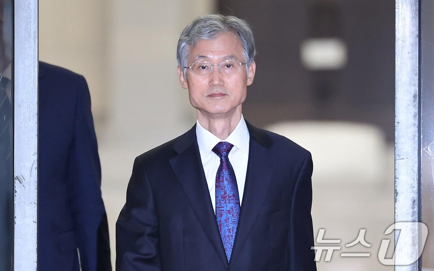 더불어민주당이 조희대 대법원장에 대한 사퇴 공세를 높인 지난 15일 저녁 서울 서초구 대법원에서 조대법원장이 청사를 나서고 있다. 2025.9.15/뉴스1 ⓒ News1 장수영 기자