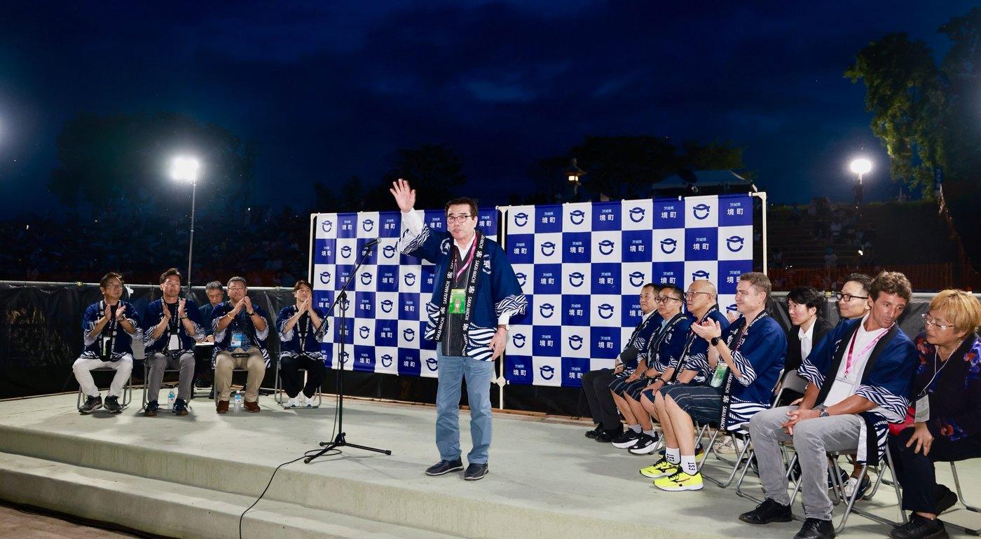 김동일 시장이 일본 사카이마치시 행사장을 찾은 모습.(보령시 제공. 재판매 및 DB금지)/뉴스1