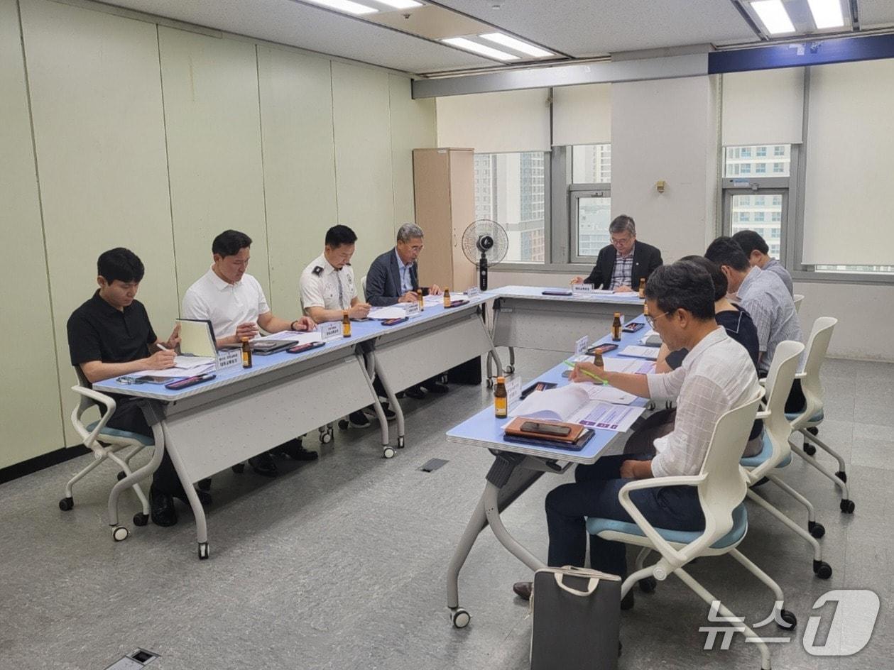 본문 이미지 - 부산시가 도시철도 파업 대비 비상수송대책 마련 회의를 하고 있다.&#40;부산시 제공. 재판매 및 DB금지&#41;