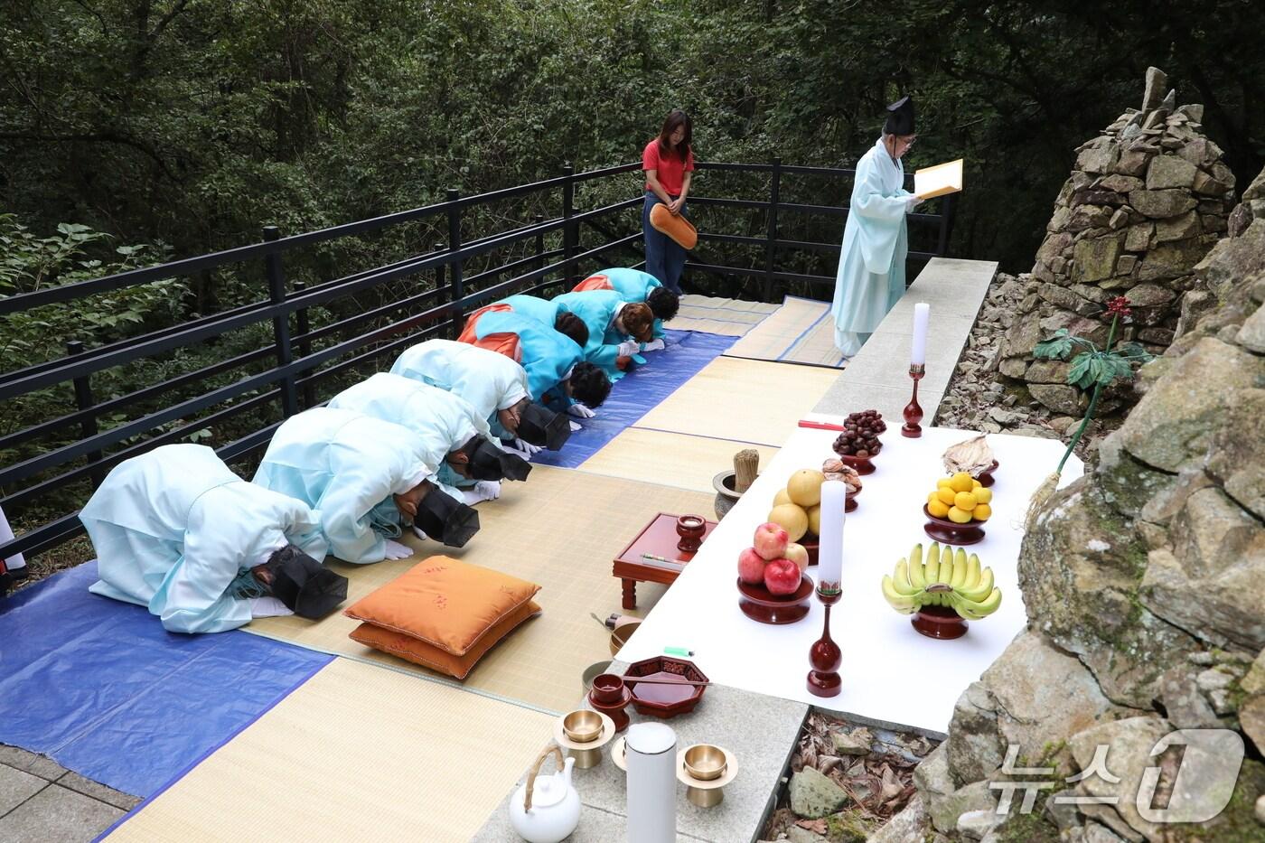 진악산 마당바위 기도회(금산군 제공.재판매 및 DB금지)/뉴스1