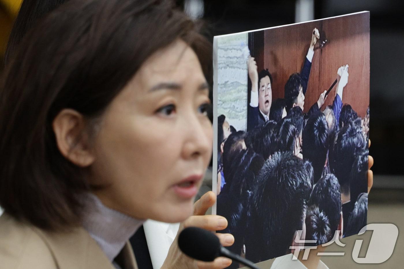 나경원 국민의힘 의원이 16일 오전 서울 여의도 국회에서 열린 긴급 의원총회에서 발언하고 있다. 2025.9.16/뉴스1 ⓒ News1 신웅수 기자