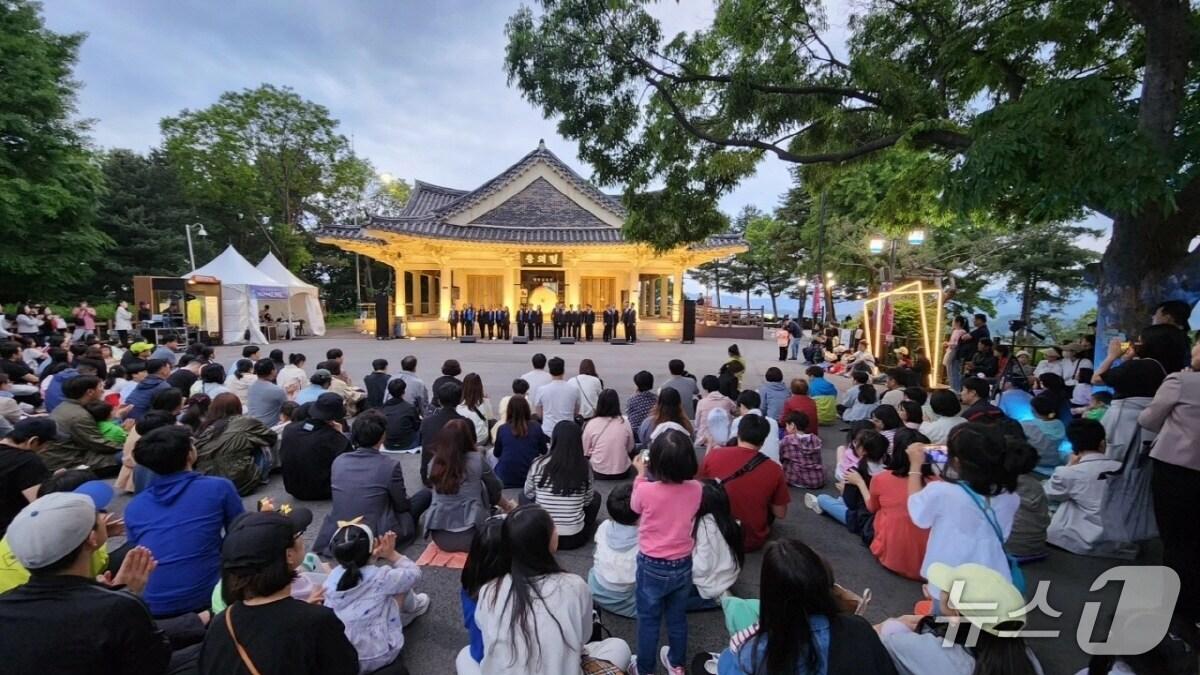 본문 이미지 - 2025년 고양시 '행주가 예쑬이야' 행주산성 야외 공연 모습. (고양시 제공, 재판매 및 DB금지)