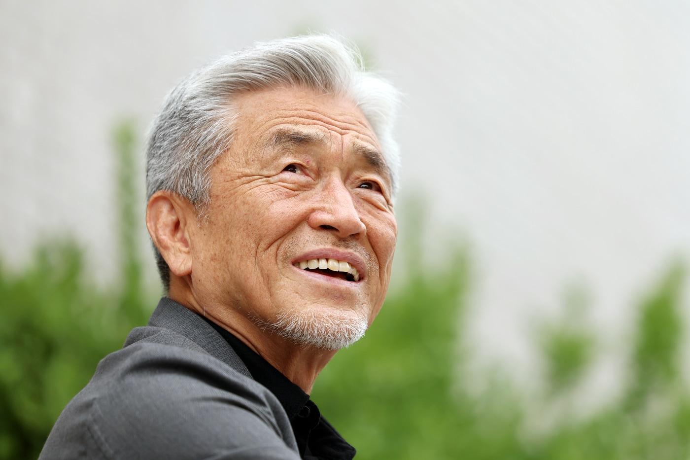 음악인 장사익이 16일 오전 서울 중구 컨퍼런스하우스 달개비 앞에서 취재진과 인터뷰 전 포즈를 취하고 있다. 2025.9.16/뉴스1 ⓒ News1 황기선 기자