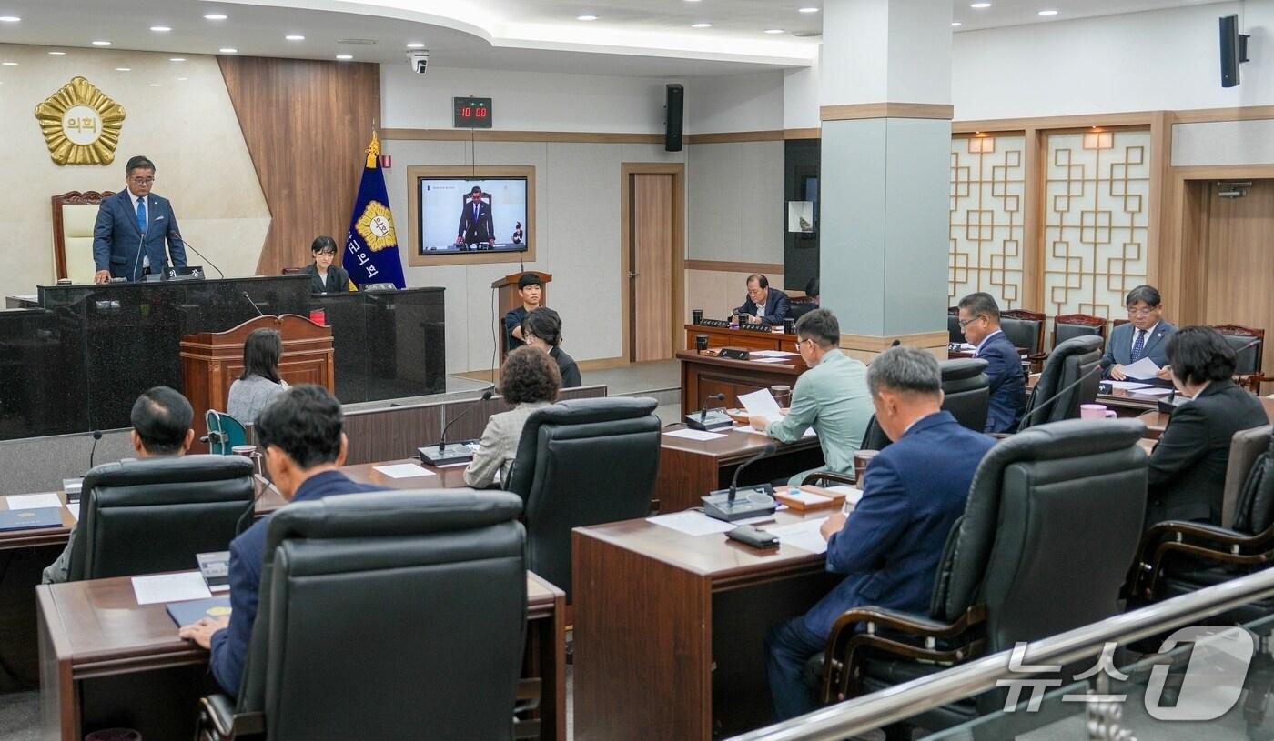 충북 괴산군의회 344회 임시회 2차 본회의 모습.&#40;괴산군의회 제공&#41;/뉴스1
