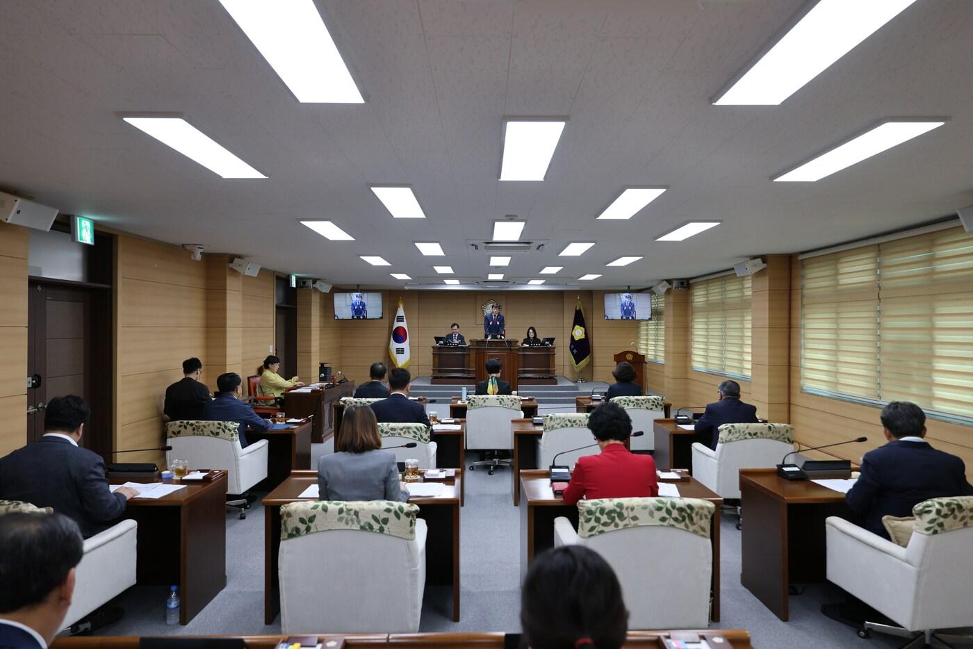 본문 이미지 - 294회 임시회 2차 본회의 진행 모습.(부여군의회 제공. 재판매 및 DB금지)/뉴스1