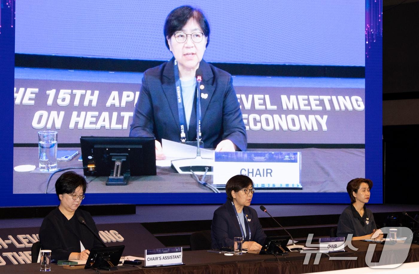 정은경 보건복지부 장관이 16일 서울 중구 서울신라호텔에서 열린 2025 APEC 보건과경제 고위급회의 개막식에서 개회사를 하고 있다. &#40;보건복지부 제공. 재판매 및 DB 금지&#41; 2025.9.16/뉴스1