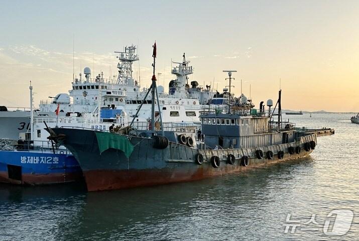본문 이미지 - 해양경찰 전용부두로 압송된 불법조업 중국어선 (중부지방해양경찰청 서해5도특별경비단 제공.재판매 및 DB금지)