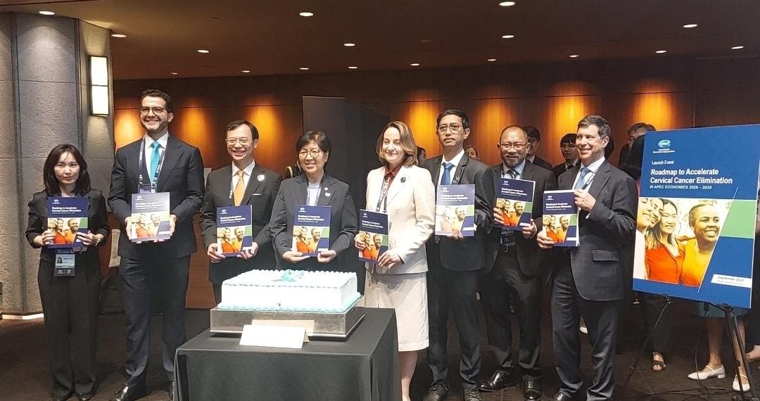 본문 이미지 - 정은경 보건복지부 장관(왼쪽에서 네번째) 등 APEC 회원경제 장차관 등이 서울 중구 신라호텔에서 열린 '2025 APEC 보건과경제 고위급회의 '(HLMHE)에서 기념촬영을 하고있다  2025.9.15/뉴스1 ⓒ News