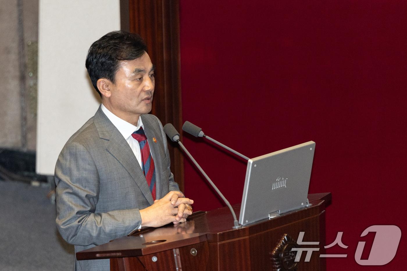 안규백 국방부 장관이 16일 서울 여의도 국회에서 열린 제429회국회&#40;정기회&#41; 제6차 본회의에서 질의에 답변하고 있다. 2025.9.16/뉴스1 ⓒ News1 이승배 기자