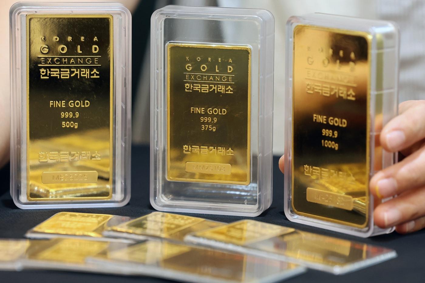 사진은 16일 서울 종로구 한국금거래소에서 직원이 금 제품을 정리하고 있는 모습. 2025.9.16/뉴스1 ⓒ News1 황기선 기자