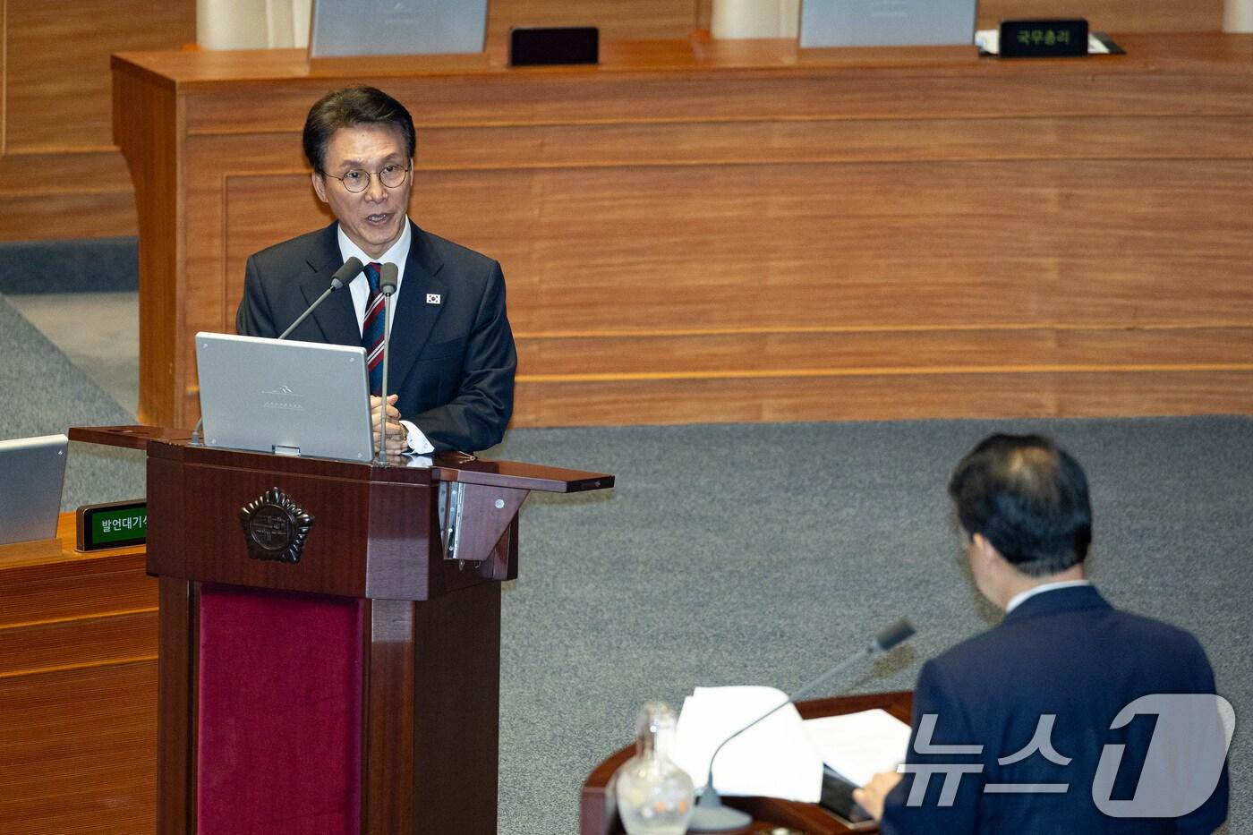 김민석 국무총리가 16일 서울 여의도 국회에서 열린 제429회 국회&#40;정기회&#41; 제6차 본회의에서 배준영 국민의힘 의원의 외교·통일·안보에 관한 질문에 답하고 있다. 2025.9.16/뉴스1 ⓒ News1 유승관 기자