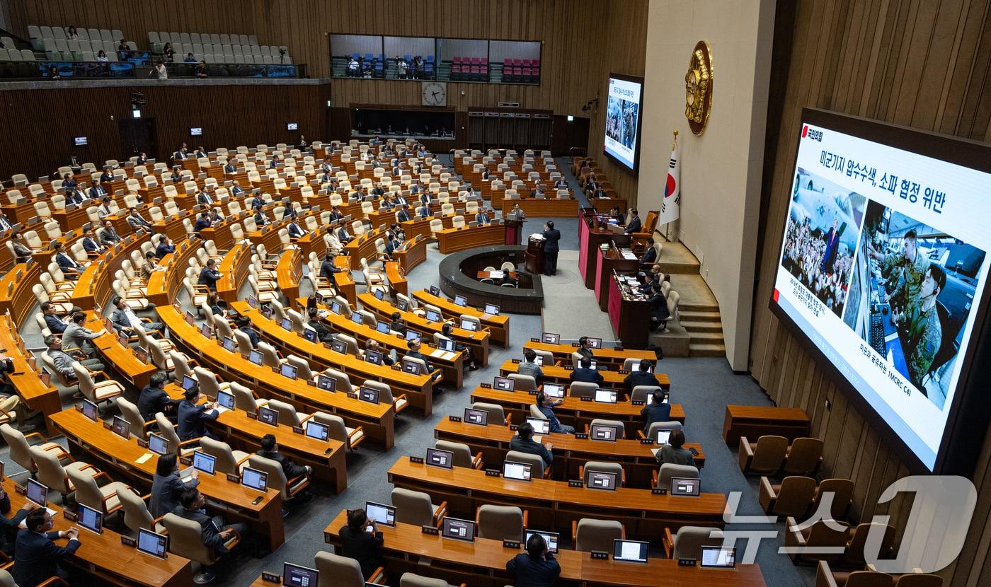 안규백 국방부 장관이 16일 서울 여의도 국회에서 열린 제429회 국회&#40;정기회&#41; 제6차 본회의에서 배준영 국민의힘 의원의 외교·통일·안보에 관한 질문에 답하고 있다. 2025.9.16/뉴스1 ⓒ News1 유승관 기자