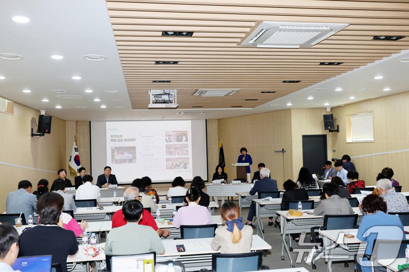 16일 광주 북구의회 의원들이 용봉동 행복어울림센터에서 ‘2025년 공무국외출장 주민보고회’를 열고 발표하고 있다. ⓒ News1 박지현 기자