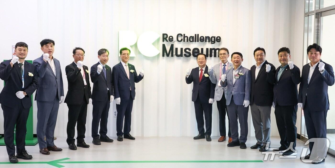 이장우 대전시장이 ‘재도전·혁신캠퍼스’ 개소식에서 포즈를 취하고 있다.&#40;대전시 제공. 재판매 및 DB금지&#41;/뉴스1