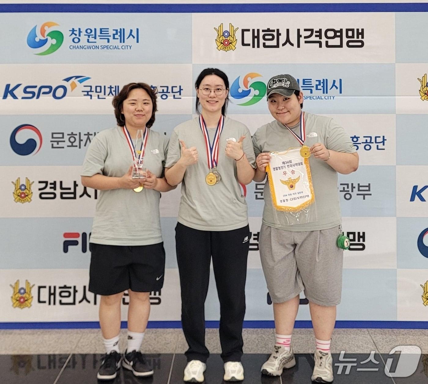 본문 이미지 - 전북 임실군청 사격팀이 창원 국제사격장에서 열린 제34회 경찰청장기 전국사격대회에서 금메달 2개, 은메달 1개, 동메달 1개를 따냈다.(임실군제공, 재판매 및 DB금지)2025.9.16/뉴스1