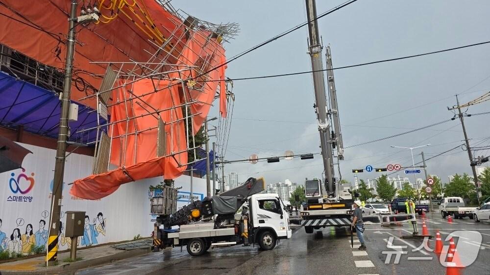 본문 이미지 - 무너짐 사고현장 모습.&#40;경기도소방재난본부 제공&#41;