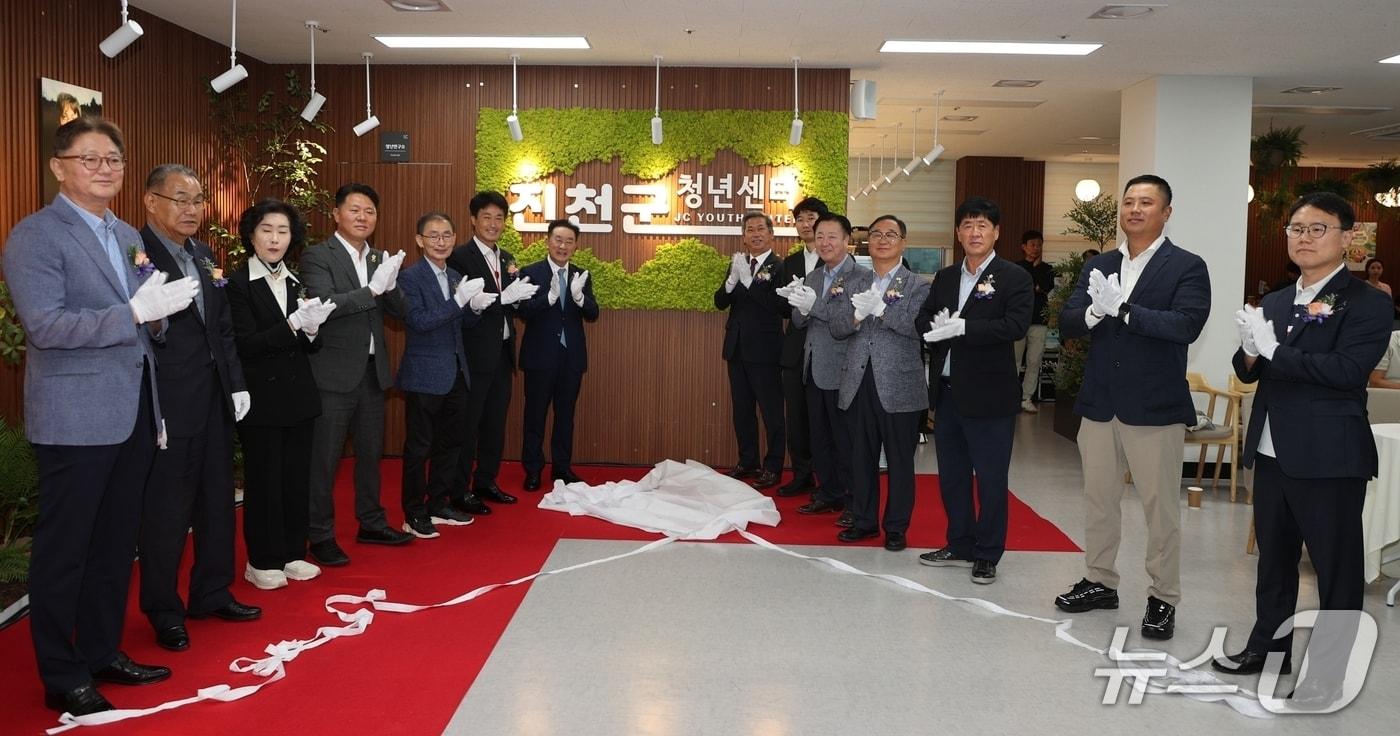 충북 진천군은 16일 청년의 자립과 성장을 지원하기 위한 복합공간 '진천군 청년센터'를 개소했다.(진천군 제공, 재판매 및 DB금지)/뉴스1