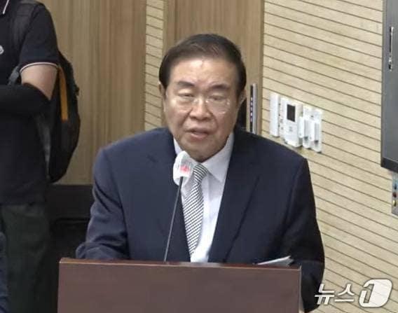 본문 이미지 - 인사청문회에 참석한 권영걸 세종평생교육·정책연구원 초대 원장. / 뉴스1