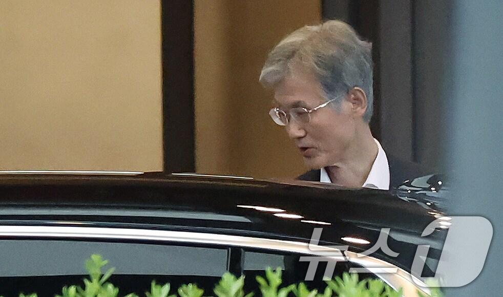 본문 이미지 - 조희대 대법원장이 지난 16일 오후 서울 서초구 대법원 청사를 나서고 있다. 2025.9.16/뉴스1 ⓒ News1 장수영 기자