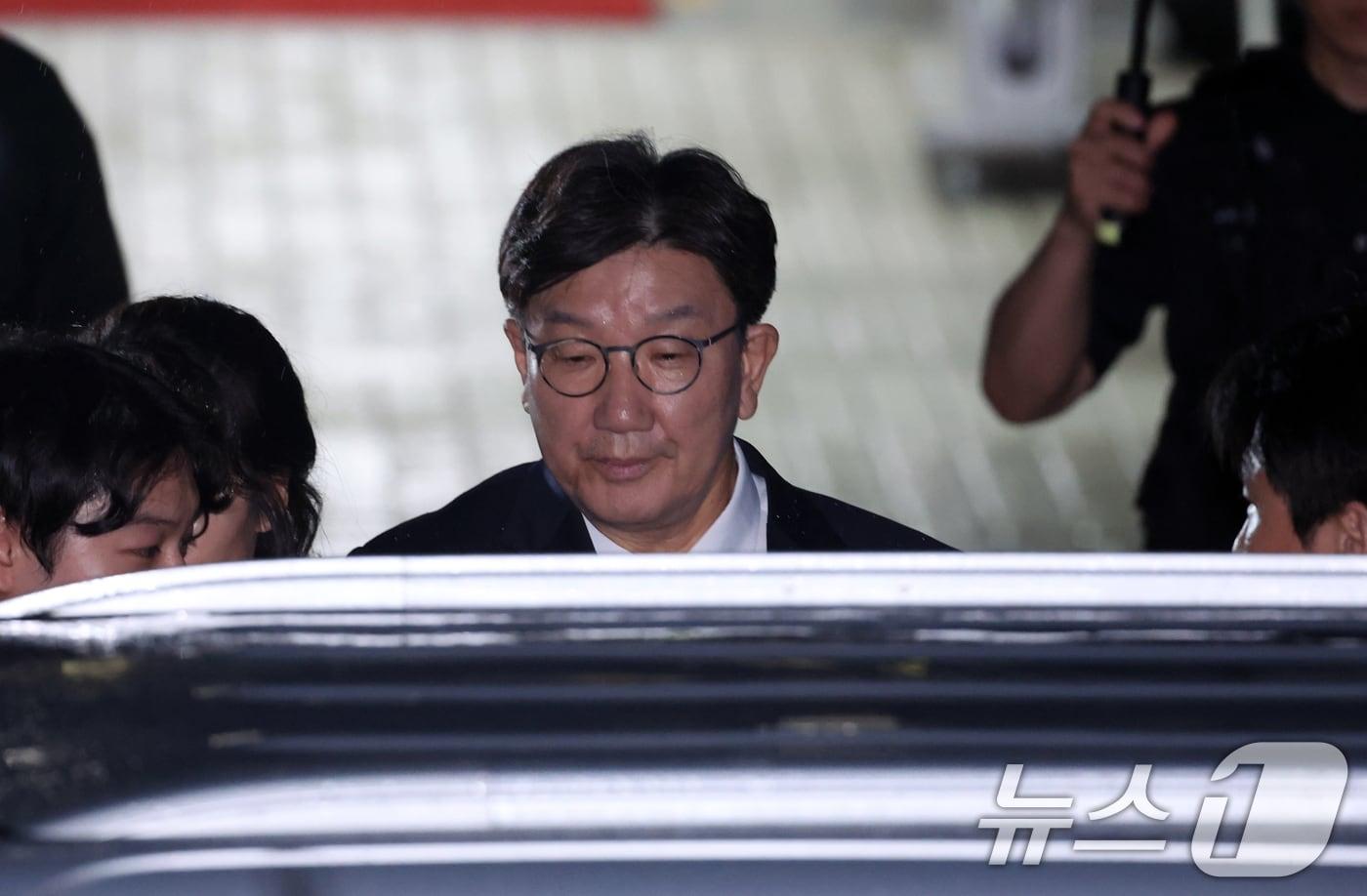 권성동 국민의힘 의원이  지난달 16일 오후 서울 서초구 중앙지방법원에서 &#39;통일교 불법 정치자금 수수&#39; 의혹&#40;정치자금법 위반 혐의&#41; 관련 구속 전 피의자 심문&#40;영장실질심사&#41;를 마치고 나오고 있다. 2025.9.16/뉴스1 ⓒ News1 김명섭 기자