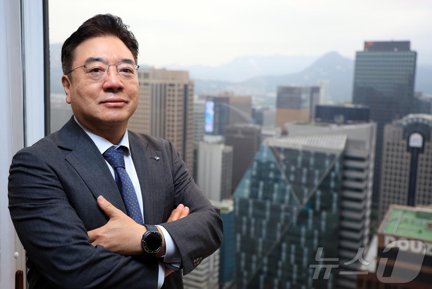 본문 이미지 - 조용준 동구바이오제약 회장이 16일 서울 중구 소공동 롯데호텔에서 뉴스1과 인터뷰에 앞서 포즈를 취하고 있다. 2025.9.16 ⓒ 뉴스1 김진환 기자