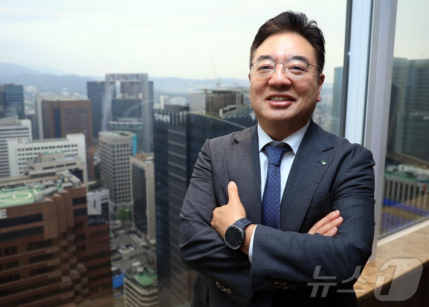 본문 이미지 - 조용준 동구바이오제약 회장이 16일 서울 중구 소공동 롯데호텔에서 뉴스1과 인터뷰에 앞서 포즈를 취하고 있다. 2025.9.16 ⓒ 뉴스1 김진환 기자