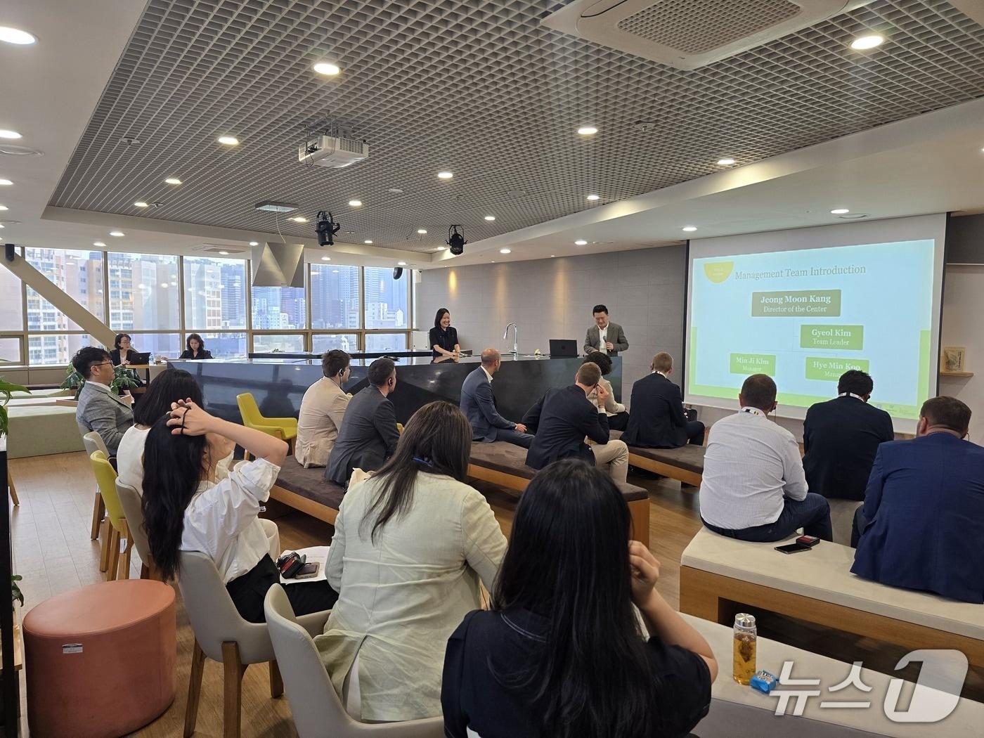 본문 이미지 - 서울시는 지난 15일 서울먹거리창업센터에서'2025 서울먹거리창업센터 주한 벨기에 대사관 네트워킹'을 개최했다.(서울시 제공)