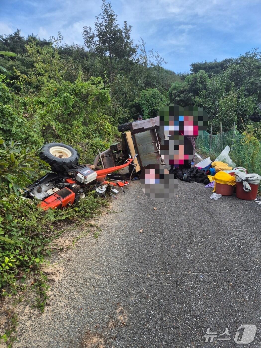 본문 이미지 - 금산 남일면 신정리 사고 현장. (금산소방서 제공, 재판매 및 DB금지) / 뉴스1