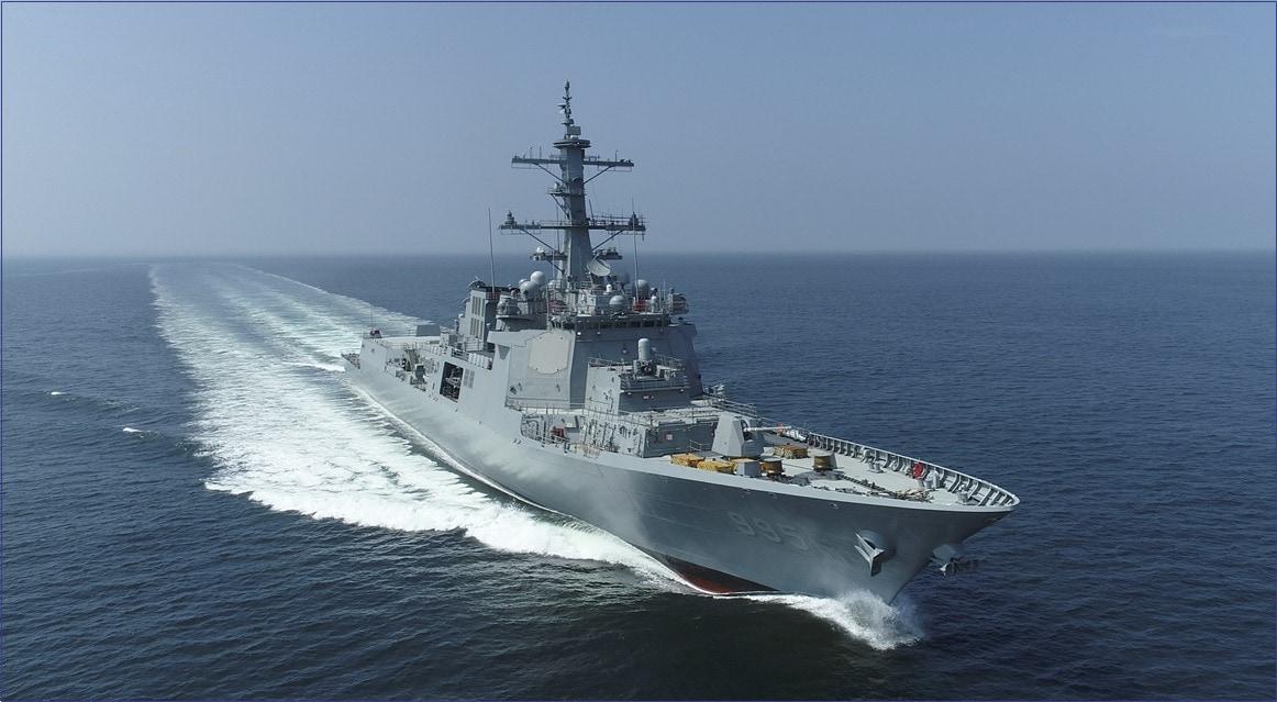 본문 이미지 - 정조대왕급 1번함인 정조대왕함이 항해하는 모습.(해군 제공)