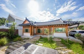 본문 이미지 - 대통령상 수상식인 &#39;정원을 품은 비타민 커뮤니티, 저전골&#39;&#40;국토교통부 제공&#41;.뉴스1ⓒ news1